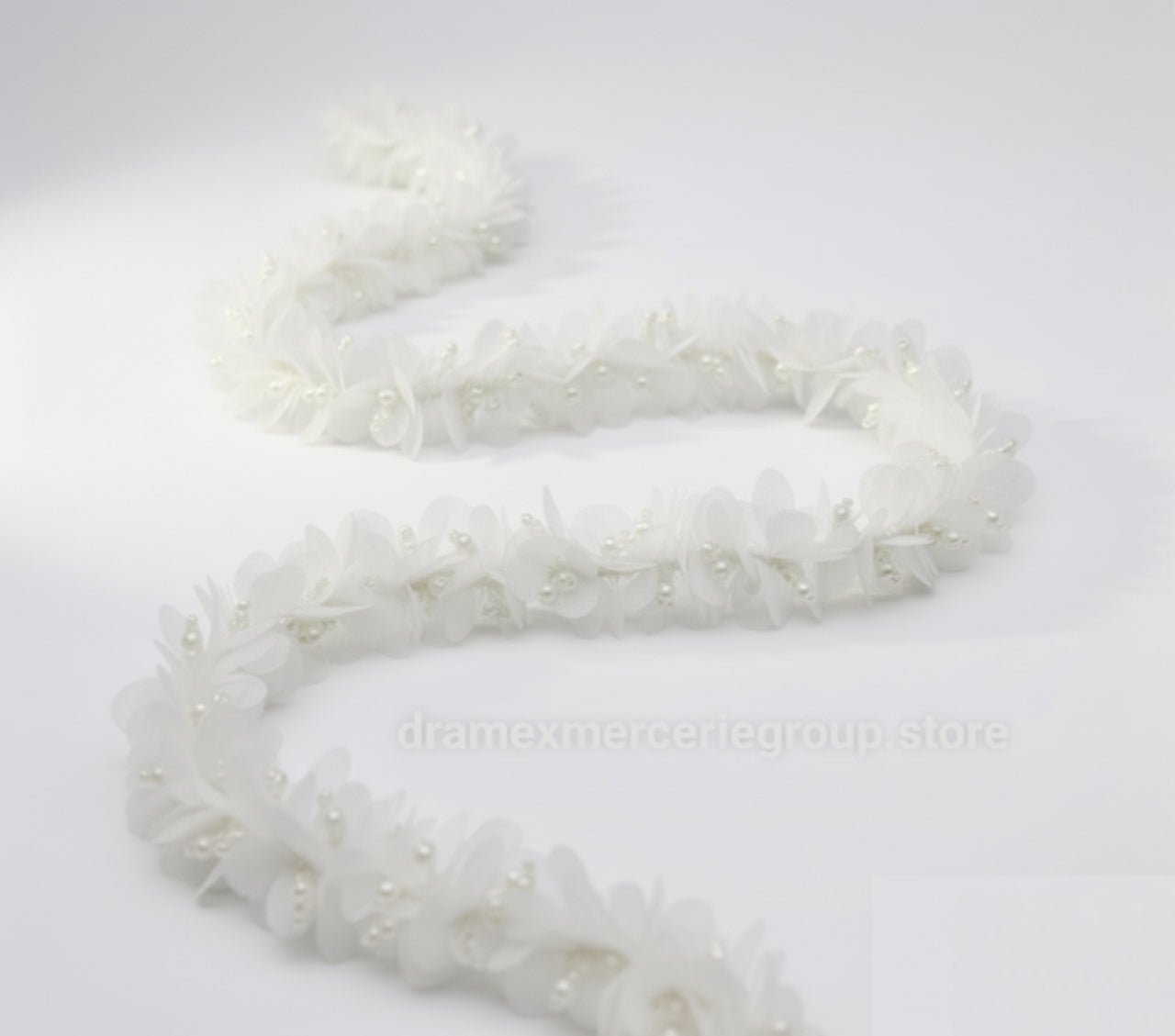 Garniture Fleur 3D en Tulle décorée de perles - dramexmerceriegroupmercerie dakar senegal