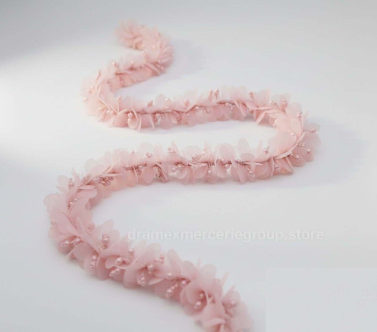 Garniture Fleur 3D en Tulle décorée de perles