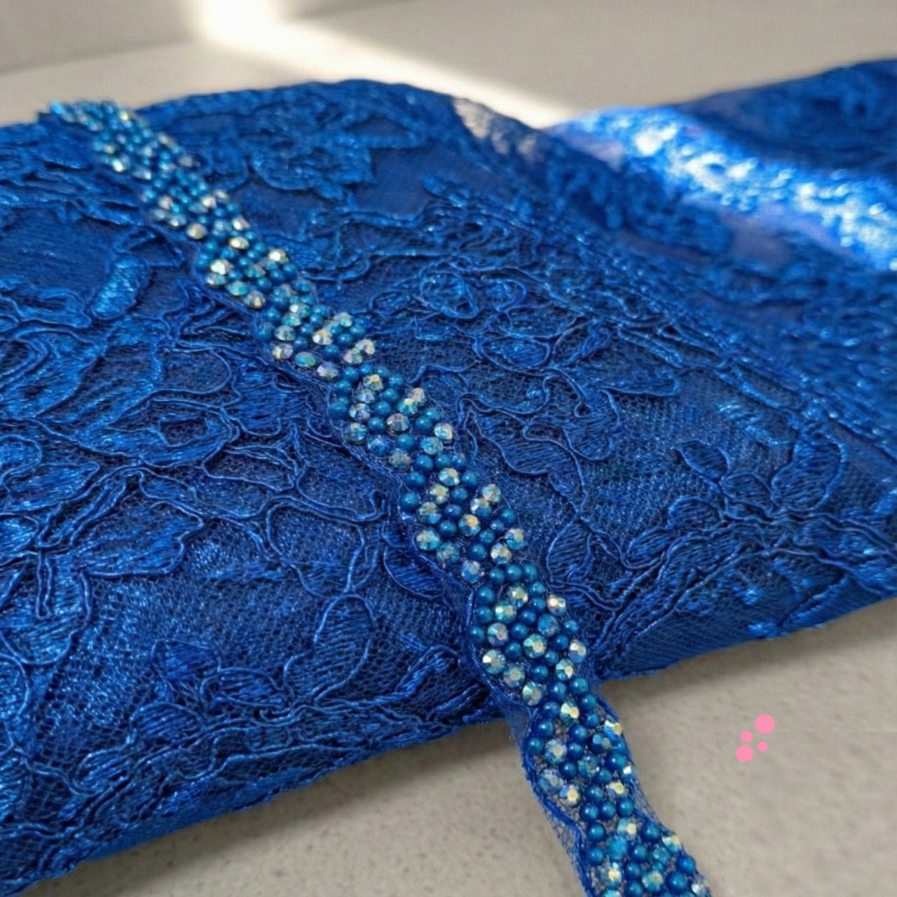 Garniture Perlée Premium – Strass Cristal & Perles Nacrées