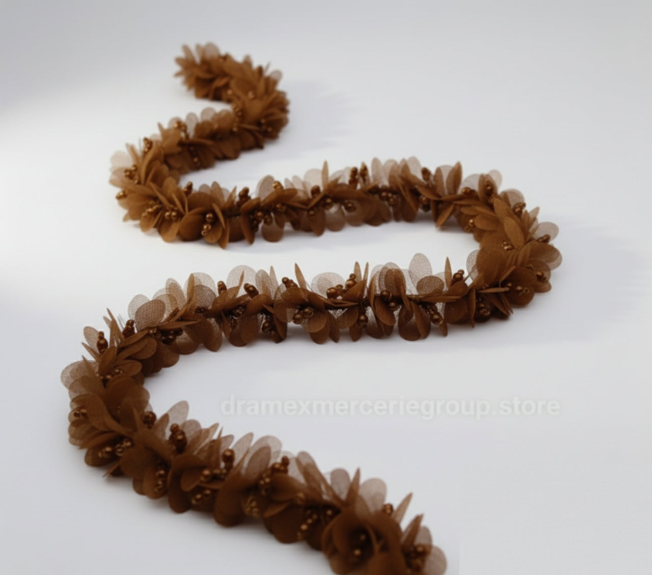 Garniture Fleur 3D en Tulle décorée de perles