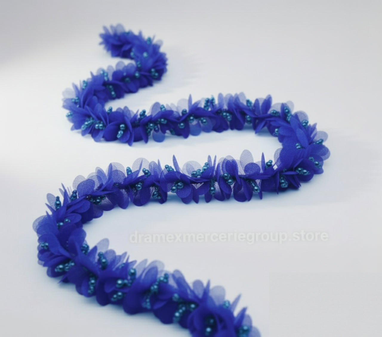 Garniture Fleur 3D en Tulle décorée de perles