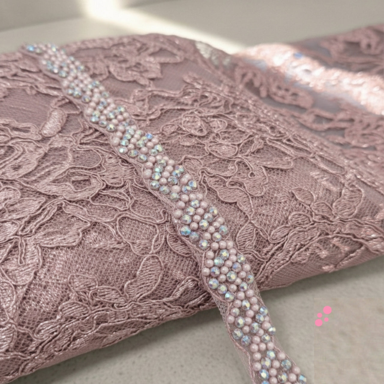 Garniture Perlée Premium – Strass Cristal & Perles Nacrées