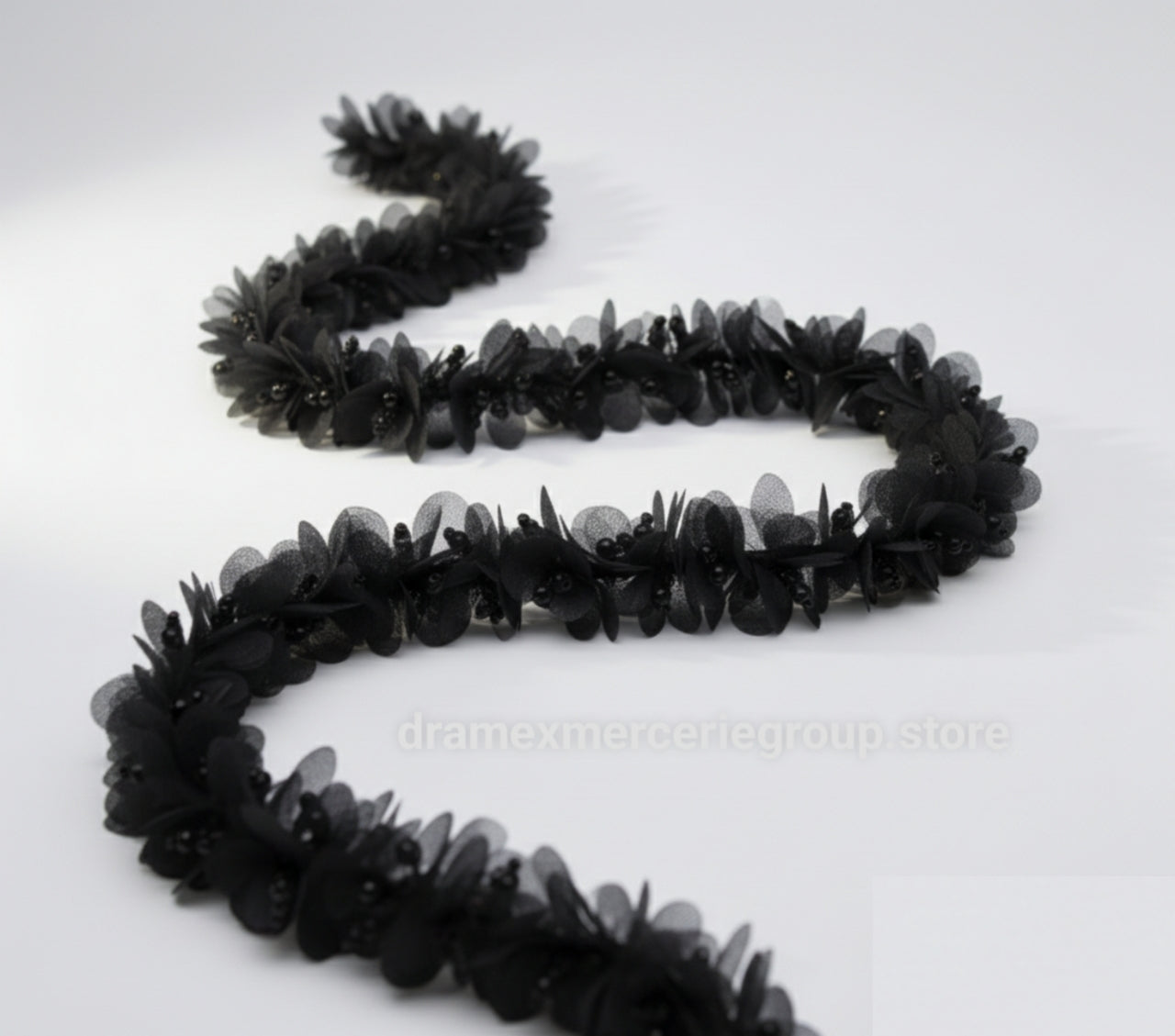 Garniture Fleur 3D en Tulle décorée de perles