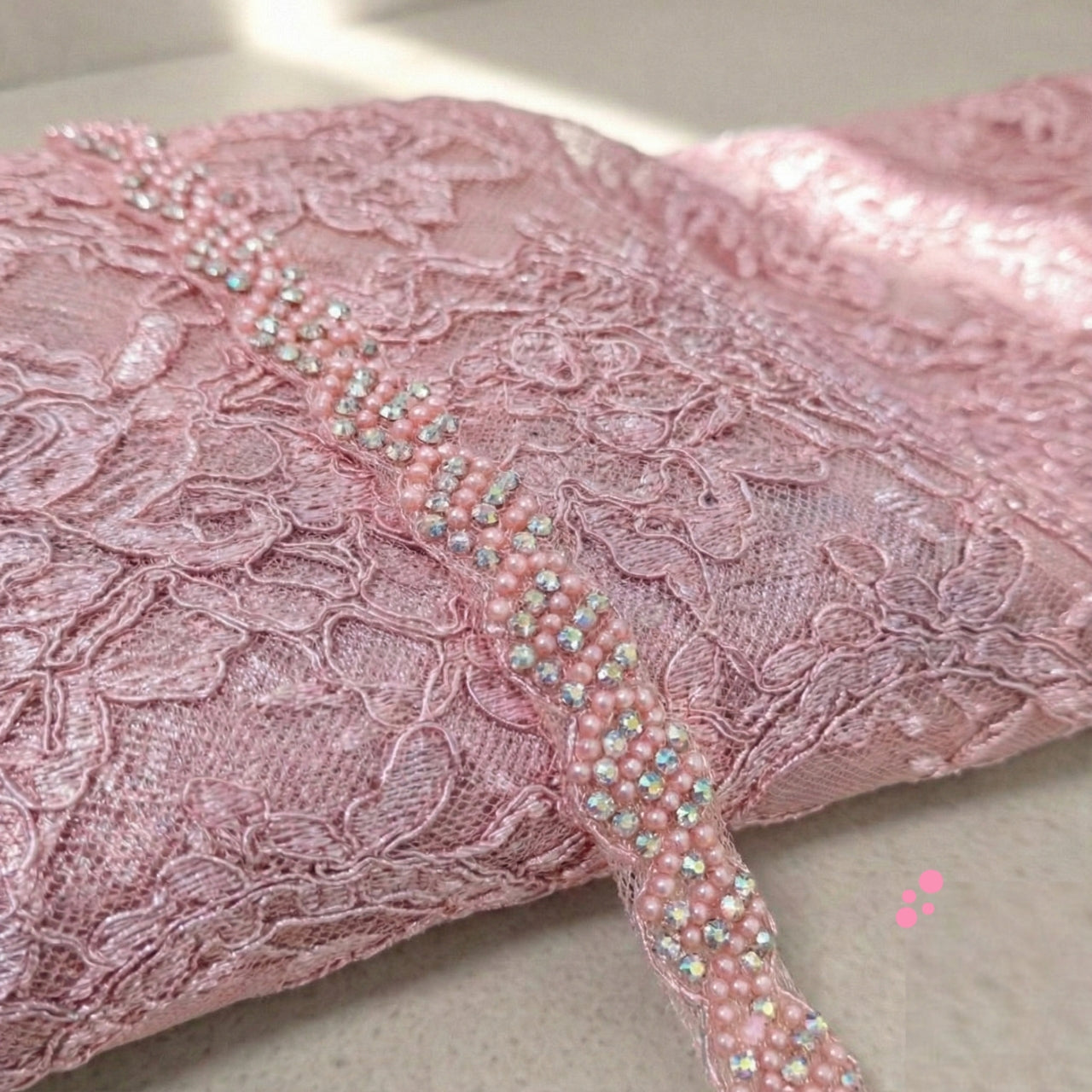 Garniture Perlée Premium – Strass Cristal & Perles Nacrées