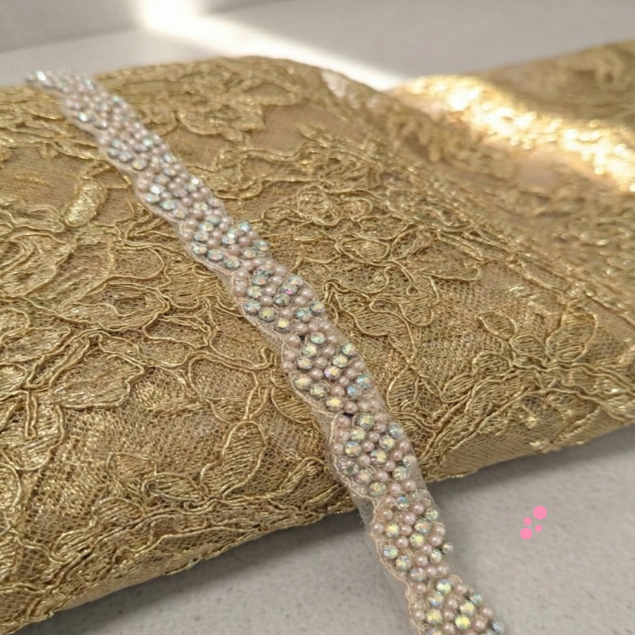 Garniture Perlée Premium – Strass Cristal & Perles Nacrées