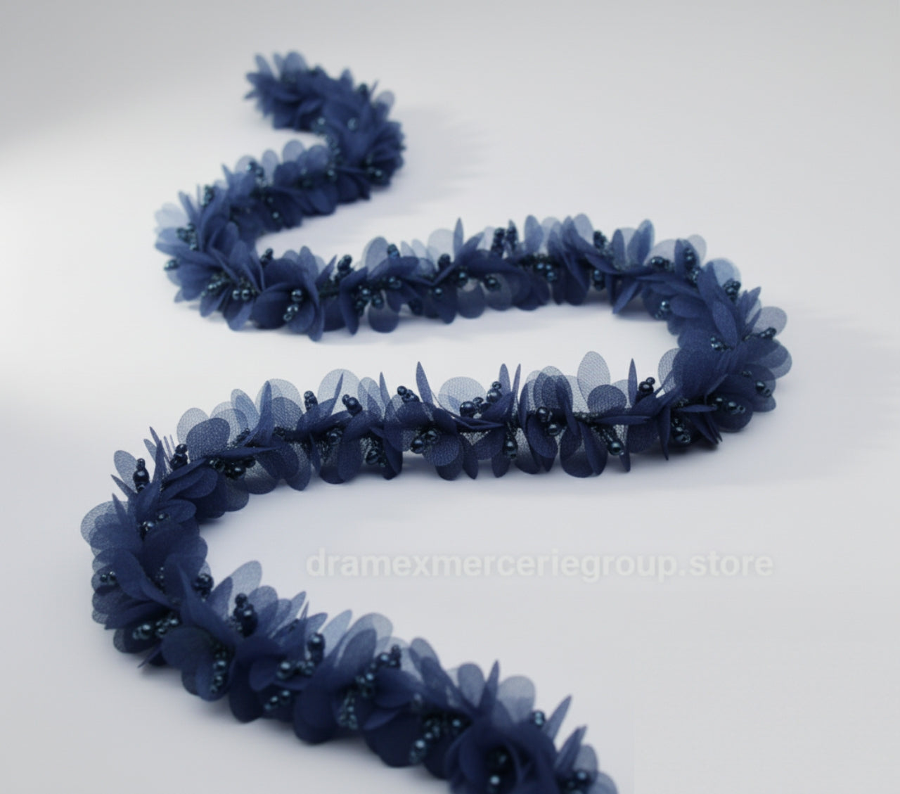 Garniture Fleur 3D en Tulle décorée de perles