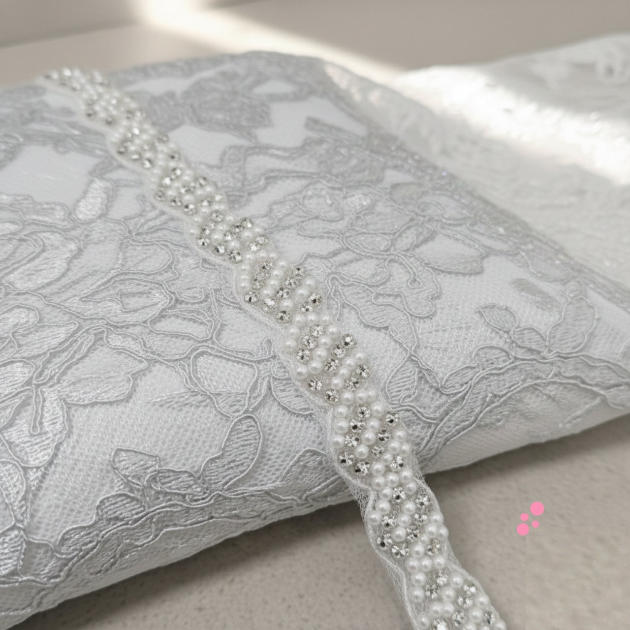 Garniture Perlée Premium – Strass Cristal & Perles Nacrées